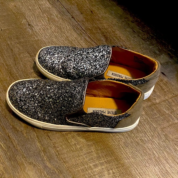Steve Madden shoes. Size 7. Sparkly.
